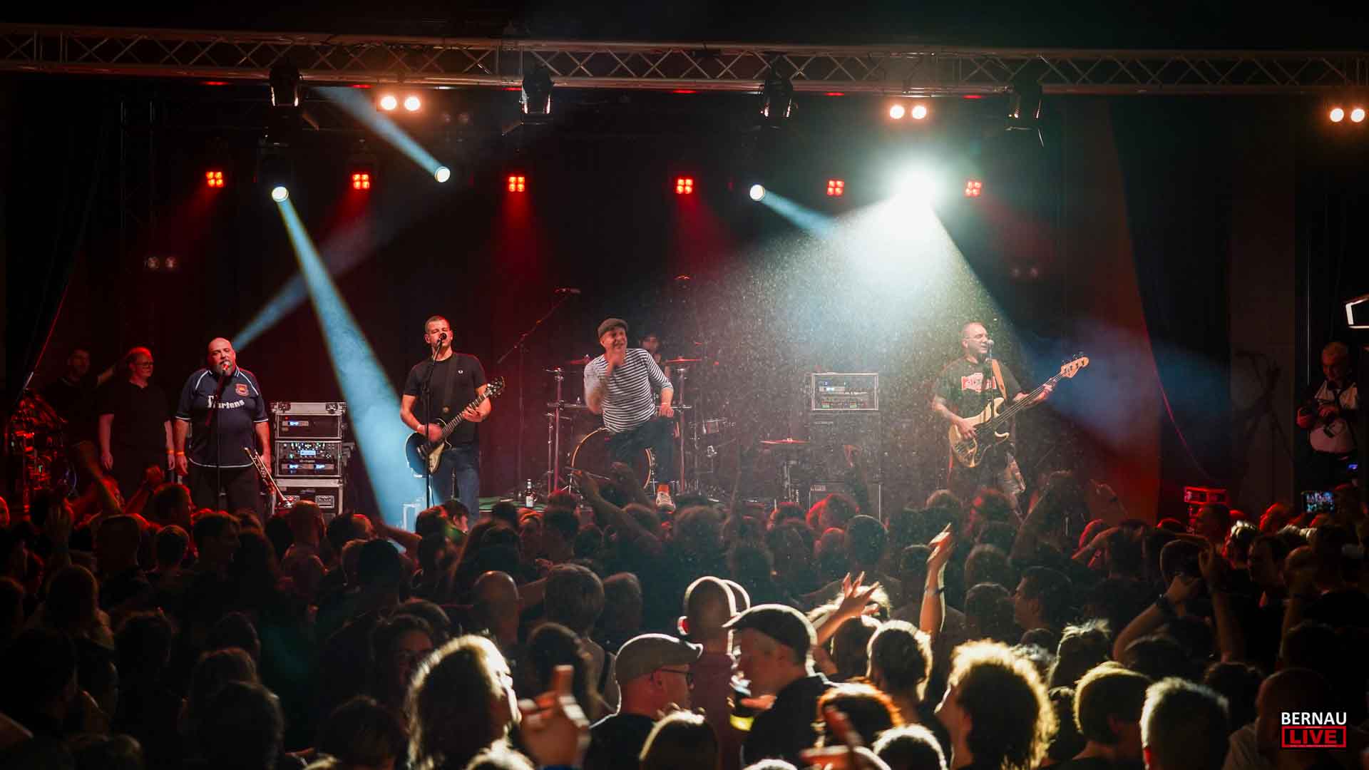 „Weihnachten in Familie“ – Bernauer Punkrock League lässt Stadthalle beben 5 Bernau LIVE - Dein Stadtmagazin für Bernau bei Berlin
