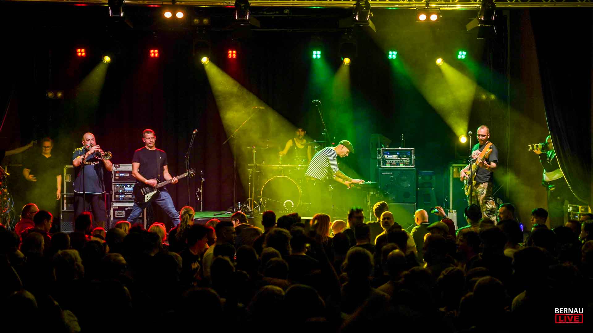 „Weihnachten in Familie“ – Bernauer Punkrock League lässt Stadthalle beben 3 Bernau LIVE - Dein Stadtmagazin für Bernau bei Berlin