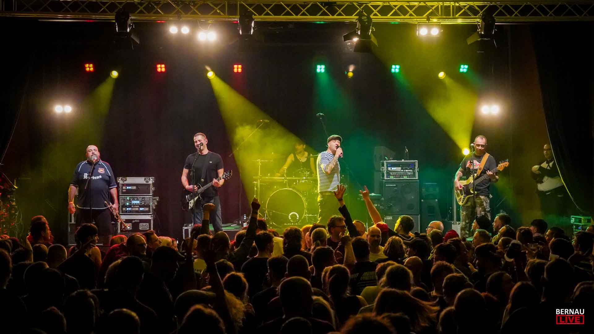 „Weihnachten in Familie“ – Bernauer Punkrock League lässt Stadthalle beben 2 Bernau LIVE - Dein Stadtmagazin für Bernau bei Berlin