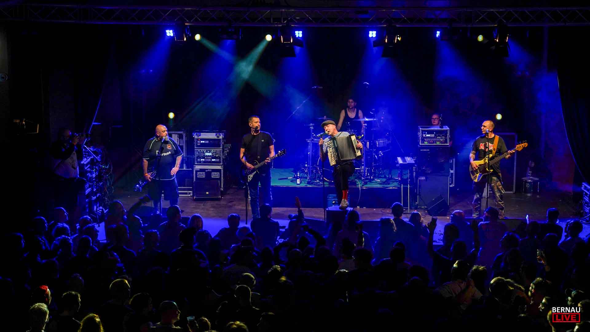 „Weihnachten in Familie“ – Bernauer Punkrock League lässt Stadthalle beben 10 Bernau LIVE - Dein Stadtmagazin für Bernau bei Berlin