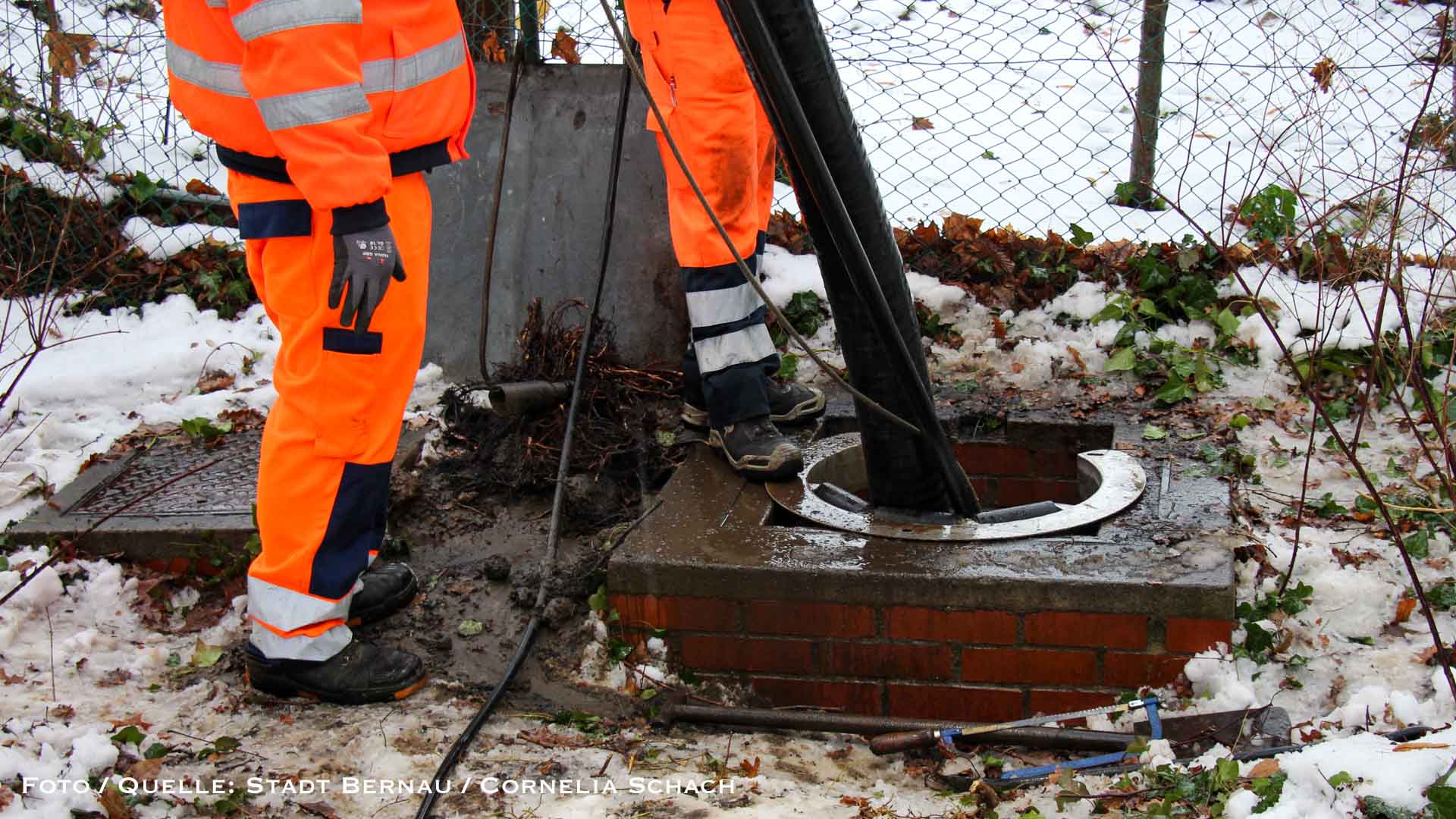 Bernau reinigt Regenwasser-Infrastruktur an den Wallanlagen