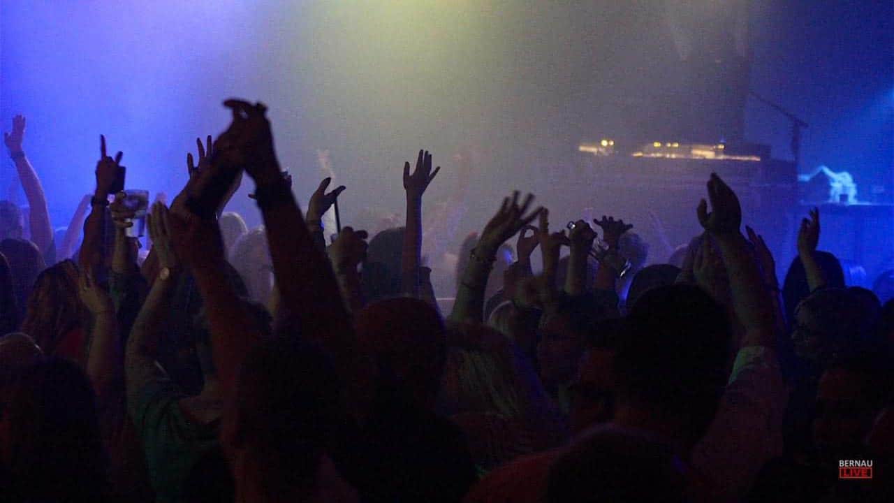Bernau tanzt zu Schlager & Mehr: Eine Nacht voller Herzschlag und Kult-Hits 17 Bernau tanzt zu Schlager & Mehr: Eine Nacht voller Herzschlag und Kult-Hits